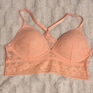 Razor back , laced bra🌸